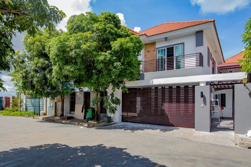 4 Bedroom Villa For Rent - Tonle Bassac, Phnom Penh