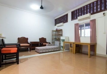 1 Bedroom Apartment For Rent - Kouk Chak, Siem Reap thumbnail