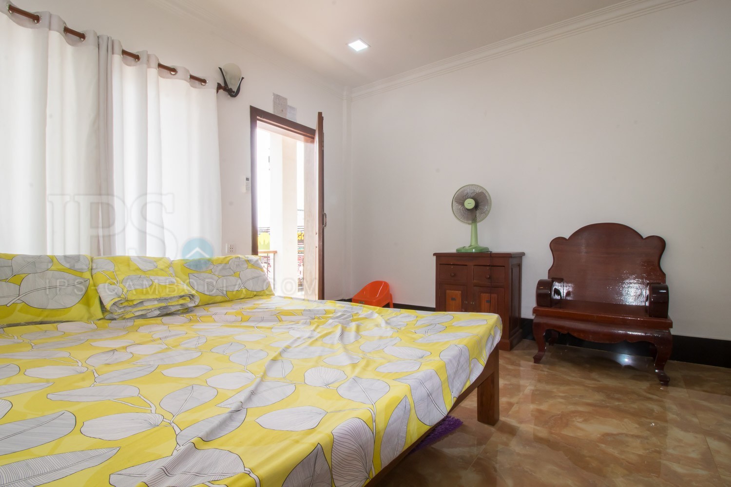 5 Bedroom Villa Behind Night Market - Siem Reap Rentals - Image 18