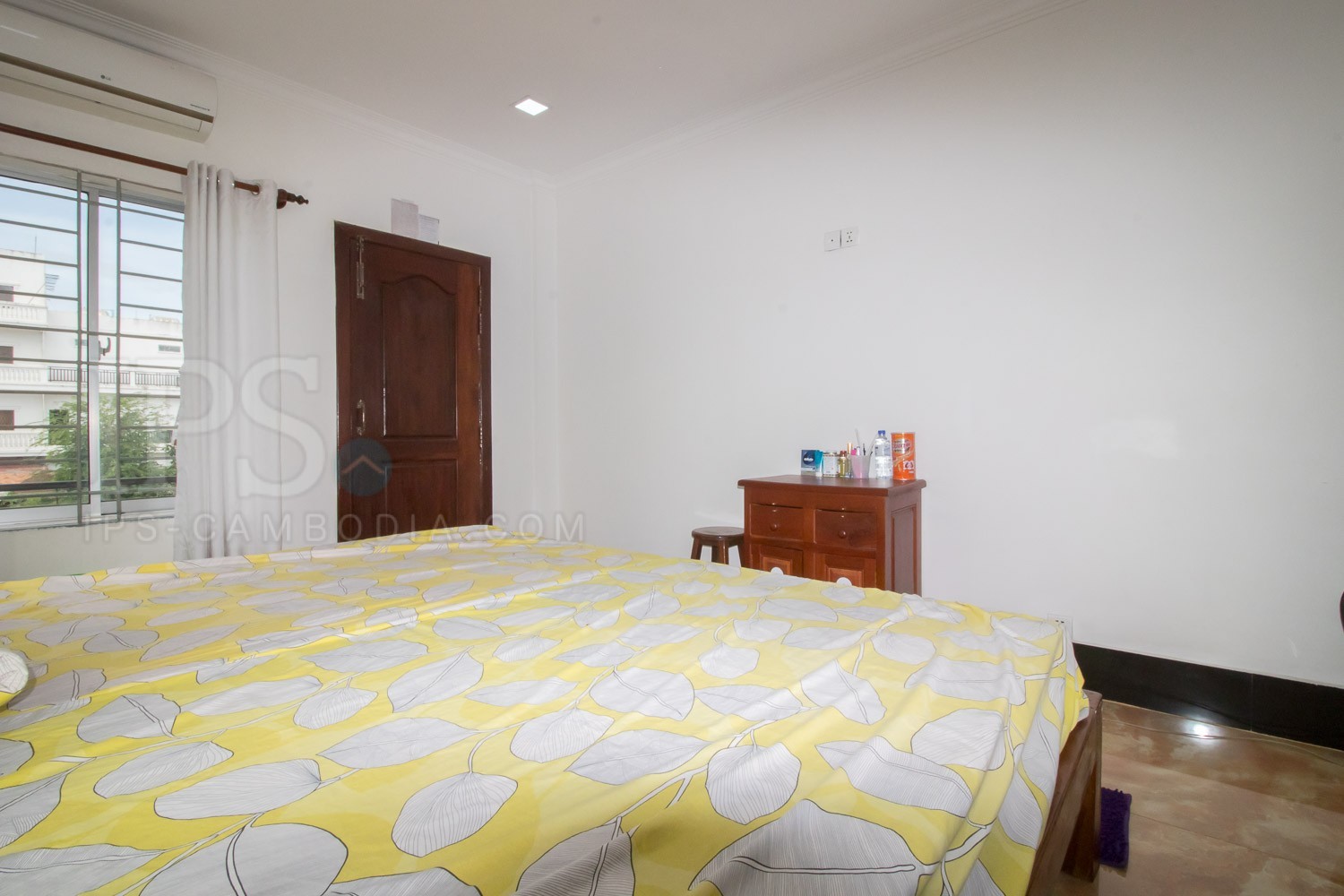 5 Bedroom Villa Behind Night Market - Siem Reap Rentals - Image 12