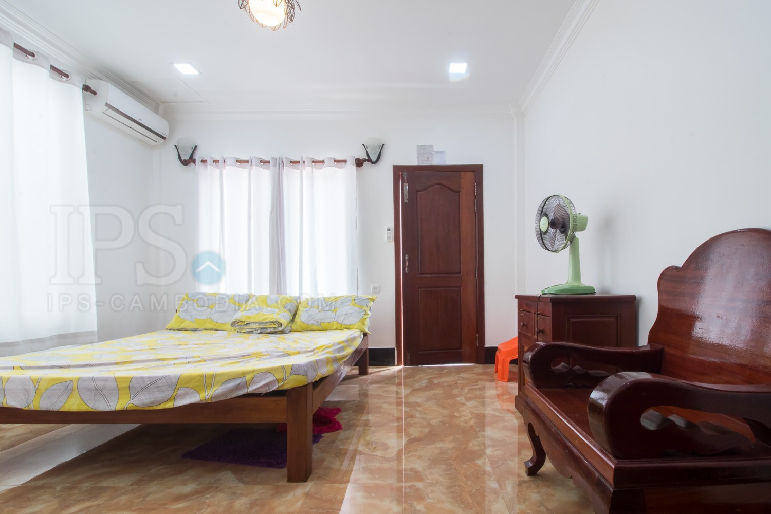 5 Bedroom Villa Behind Night Market - Siem Reap Rentals - Image 15