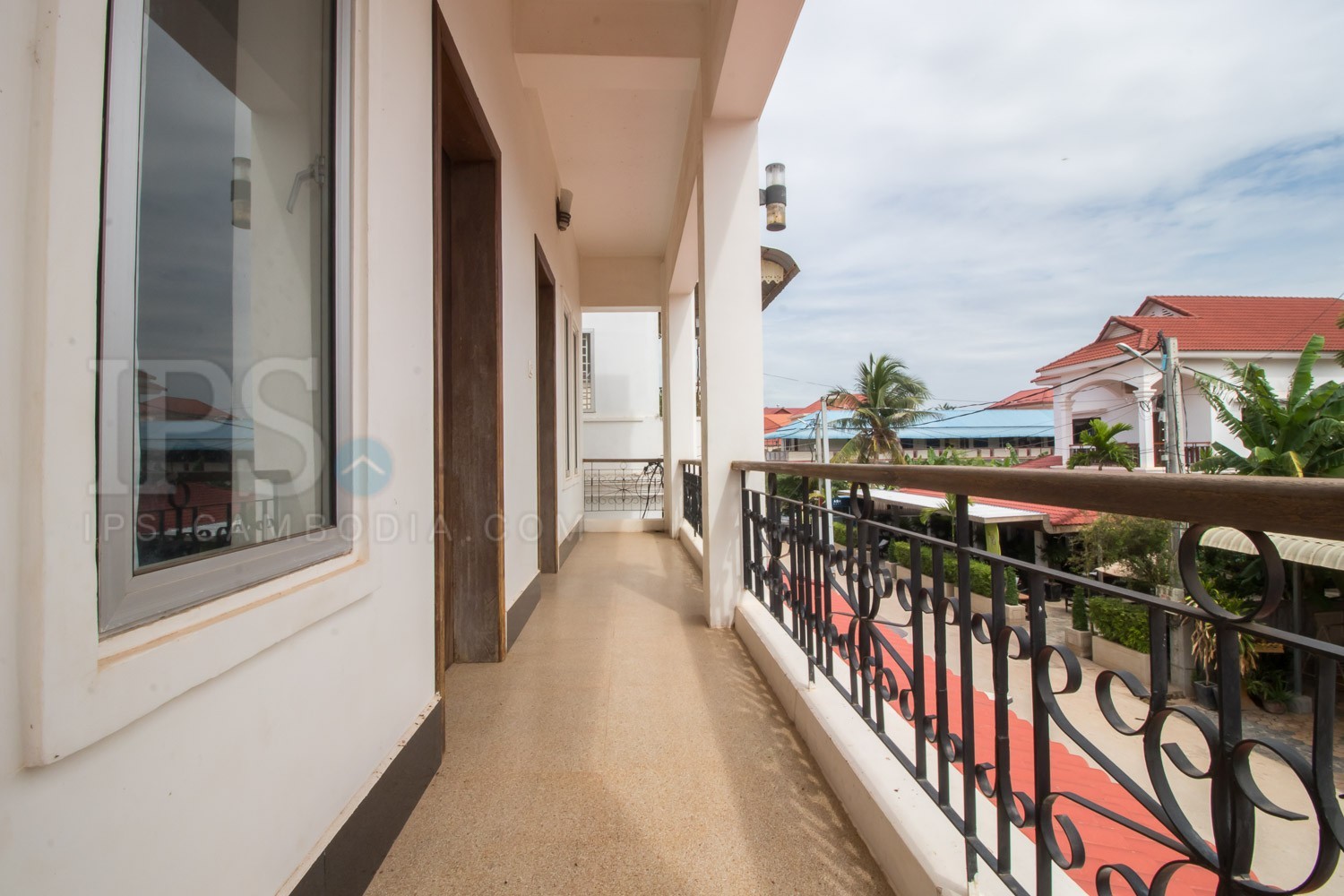 5 Bedroom Villa Behind Night Market - Siem Reap Rentals - Image 17