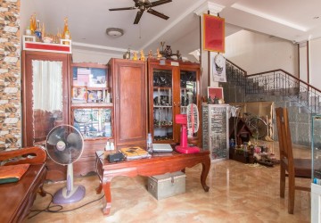 5 Bedroom Villa Behind Night Market - Siem Reap Rentals thumbnail