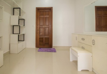 3 Bedroom Flat For Rent - Svay Dangkum, Siem Reap thumbnail