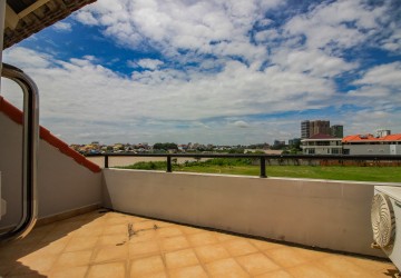 4 Bedroom Villa For Rent - Tonle Bassac, Phnom Penh thumbnail