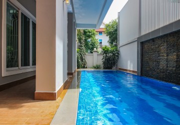 4 Bedroom Villa For Rent - Tonle Bassac, Phnom Penh thumbnail