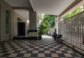 4 Bedroom Villa For Rent - Tonle Bassac, Phnom Penh thumbnail