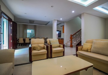 4 Bedroom Villa For Rent - Tonle Bassac, Phnom Penh thumbnail