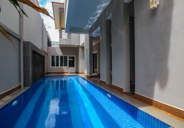 4 Bedroom Villa For Rent - Tonle Bassac, Phnom Penh thumbnail