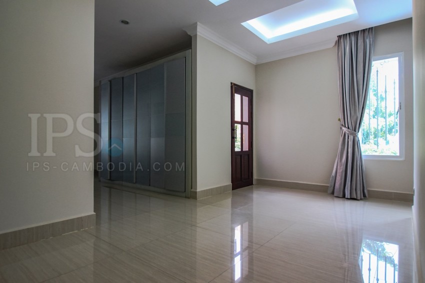 4 Bedroom Villa For Rent - Tonle Bassac, Phnom Penh