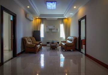 4 Bedroom Villa For Rent - Tonle Bassac, Phnom Penh thumbnail