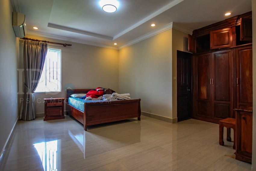 4 Bedroom Villa For Rent - Tonle Bassac, Phnom Penh