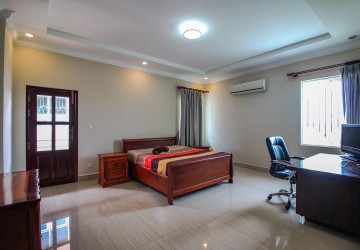 4 Bedroom Villa For Rent - Tonle Bassac, Phnom Penh thumbnail