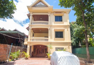 18 Room  Guest House For Rent - Wat Bo, Siem Reap thumbnail