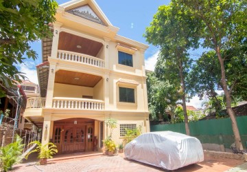 18 Room  Guest House For Rent - Wat Bo, Siem Reap thumbnail