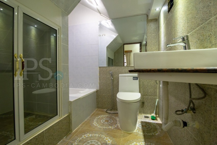 4 Bedrooms Townhouse For Rent - Tonle Bassac, Phnom Penh