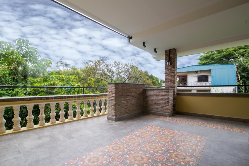 4 Bedrooms Townhouse For Rent - Tonle Bassac, Phnom Penh