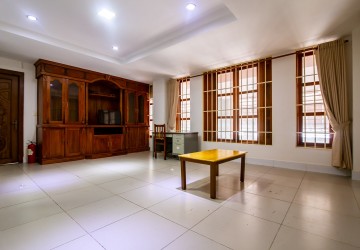 3 Bedrooms Services Apartment For Rent -  Russian Market, Phnom Penh thumbnail