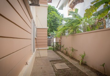 5 Bedrooms Villa For Rent in Boeng Salang , Phnom Penh thumbnail