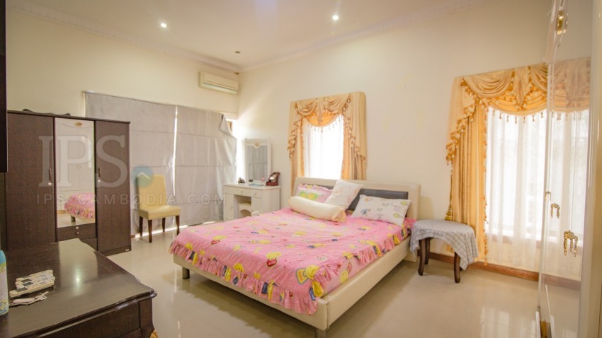 5 Bedrooms Villa For Rent in Boeng Salang , Phnom Penh