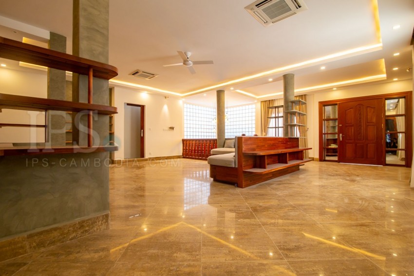 3 Bedroom Villa For Rent - Tonle Bassac, Phnom Penh