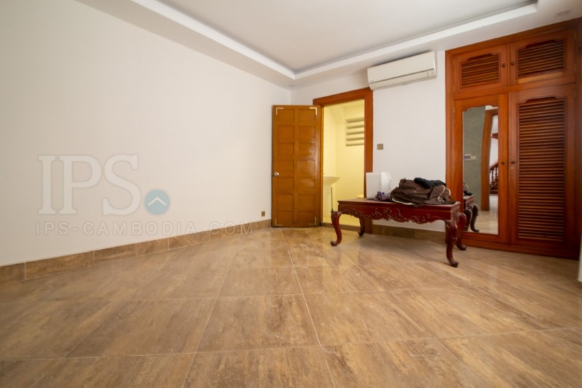 3 Bedroom Villa For Rent - Tonle Bassac, Phnom Penh