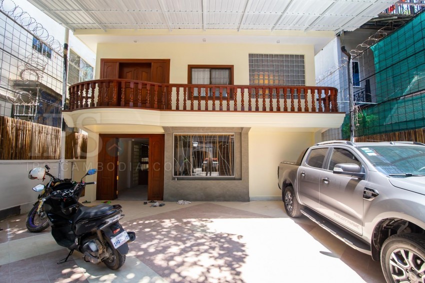 3 Bedroom Villa For Rent - Tonle Bassac, Phnom Penh