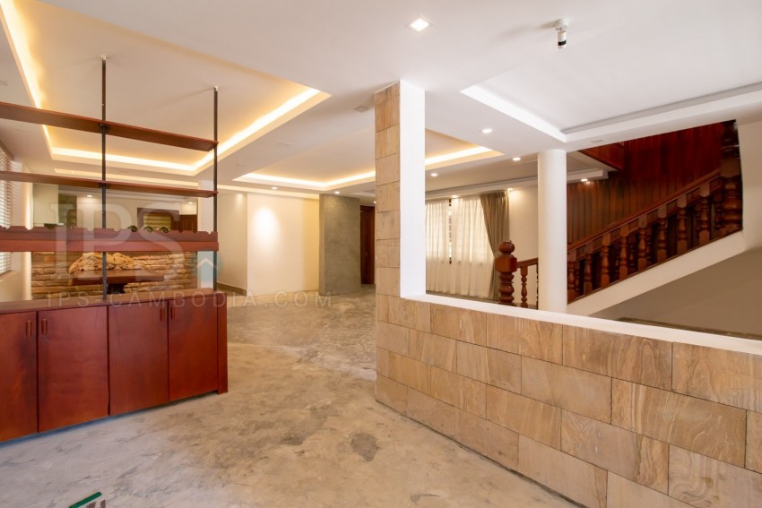 3 Bedroom Villa For Rent - Tonle Bassac, Phnom Penh