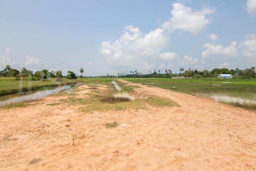 33,000 sq.m. Land for Sale - Sra Ngae, Siem Reap