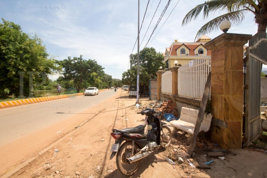 724 sq.m. Commercial Land For Sale - Svay Dangkum, Siem Reap