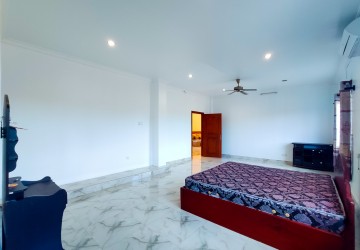 3 Bedroom Apartment For Rent - Svay Dangkum, Siem Reap thumbnail