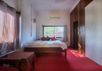 8 Room Villa For Sale - Svay Dangkum, Siem Reap thumbnail