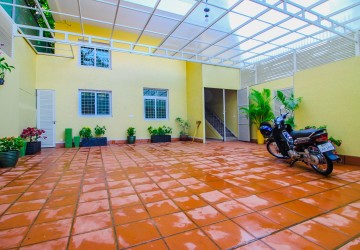 7 Bedroom Townhouse For Rent - Tonle Bassac, Phnom Penh thumbnail