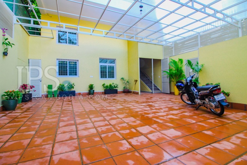 7 Bedroom Townhouse For Rent - Tonle Bassac, Phnom Penh
