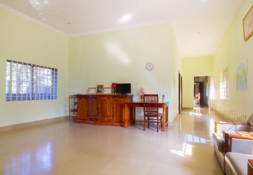 3 Bedroom House For Rent - Sangkat Siem Reap, Siem Reap thumbnail