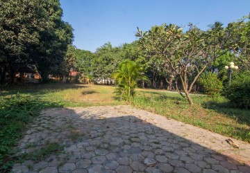 2906 Sqm Land with 5 Bedroom Villa For Sale -  Sala Kamreuk, Siem Reap thumbnail