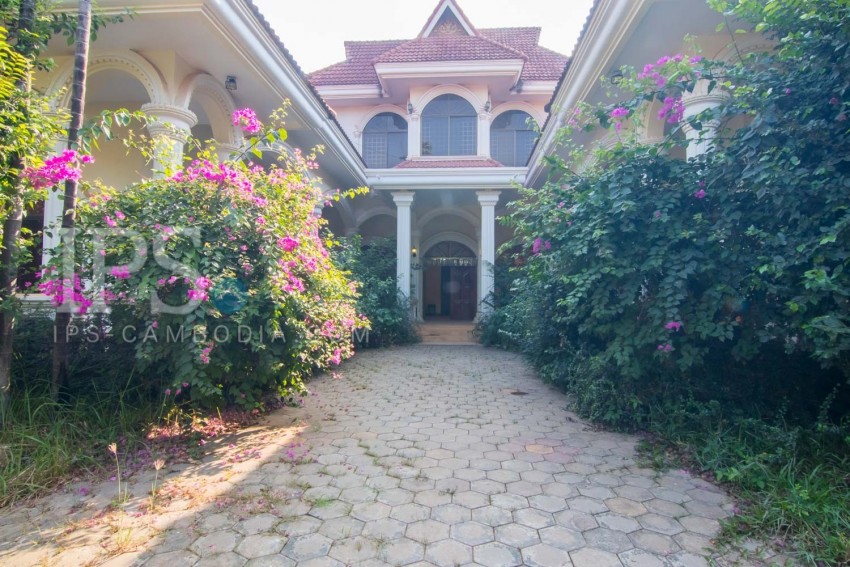 2906 Sqm Land with 5 Bedroom Villa For Sale -  Sala Kamreuk, Siem Reap