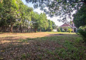 2906 Sqm Land with 5 Bedroom Villa For Sale -  Sala Kamreuk, Siem Reap thumbnail