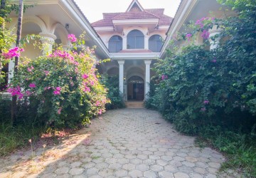 2906 Sqm Land with 5 Bedroom Villa For Sale -  Sala Kamreuk, Siem Reap thumbnail