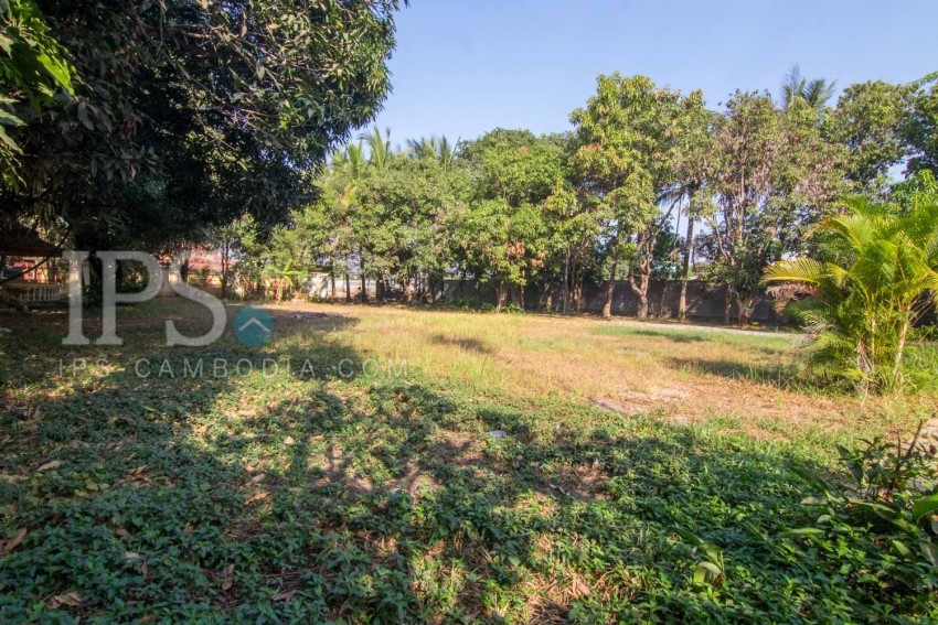 2906 Sqm Land with 5 Bedroom Villa For Sale -  Sala Kamreuk, Siem Reap