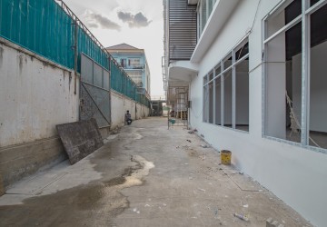 64 Sqm Office For Rent - Chak Angrea Area, Phnom Penh thumbnail