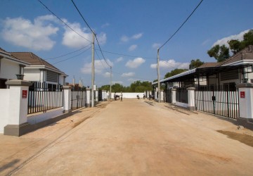 2 Bedroom Villa For Sale - Svay Dangkum, Siem Reap thumbnail