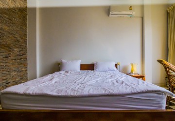 1 Bedroom Renovated Apartment For Rent - Tonle Bassac , Phnom Penh thumbnail