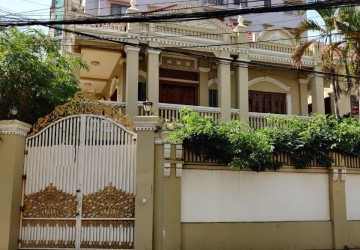 5 Rooms Corner Commercial Villa For Rent in BKK1, Phnom Penh  thumbnail