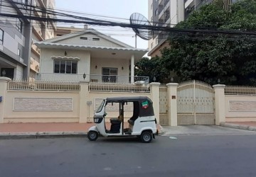 8 Room Villa For Rent - BKK1, Phnom Penh thumbnail