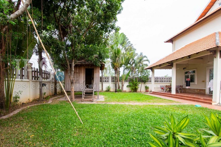 8 Bedroom  Villa For Sale- Preaek Pra, Phnom Penh
