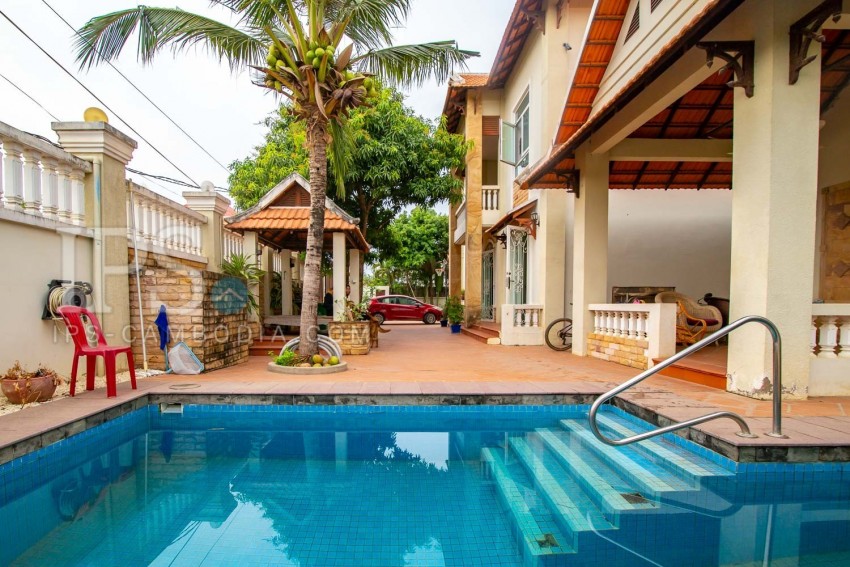 8 Bedroom  Villa For Sale- Preaek Pra, Phnom Penh