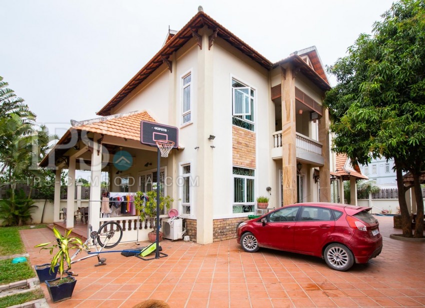 8 Bedroom  Villa For Sale- Preaek Pra, Phnom Penh