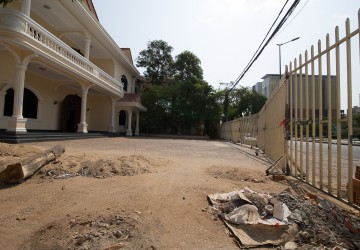 4 Bedroom Commercial Villa For Rent - Chakto Mukh, Phnom Penh thumbnail