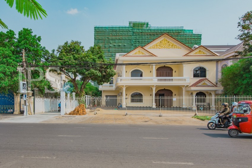 4 Bedroom Commercial Villa For Rent - Chakto Mukh, Phnom Penh